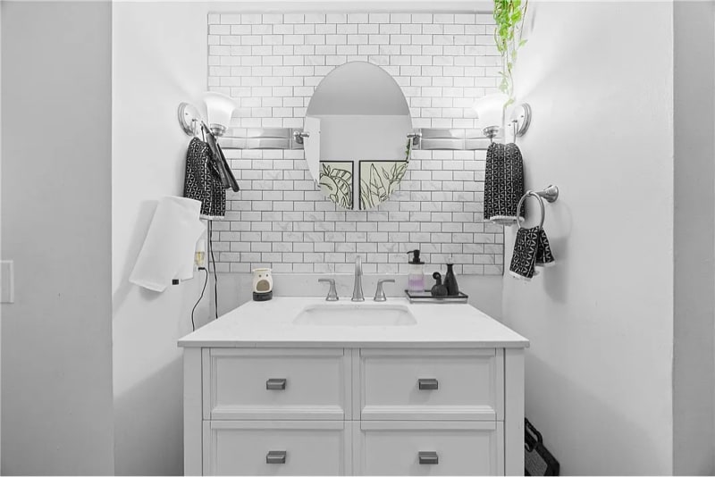 Building Photo - 469 Alexander St