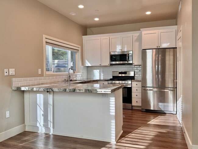 Building Photo - 230 Pello Ln