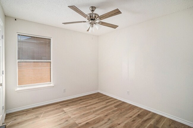 Building Photo - This charming 3-bedroom, 2-bathroom single...