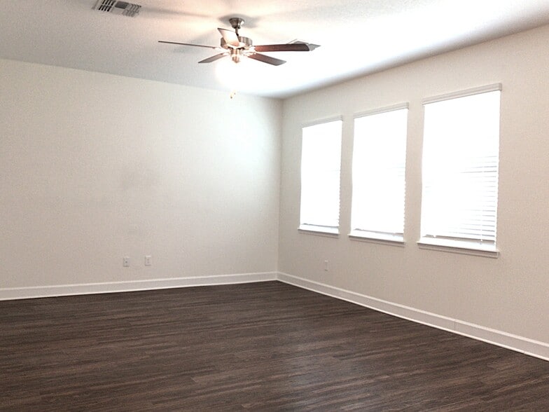 Building Photo - 1300 Bryce's Ct