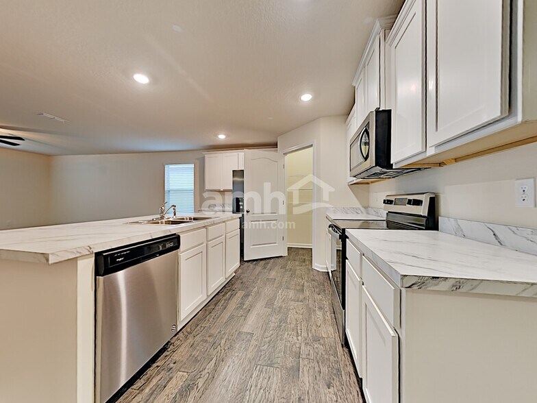 Building Photo - 3462 Lynn Ct