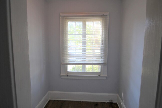 Building Photo - 1025 Goodwin St