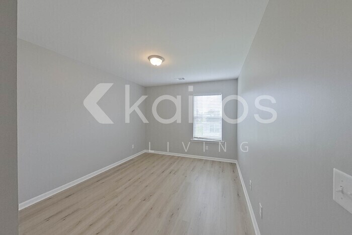 Building Photo - 105 Colonial Wy