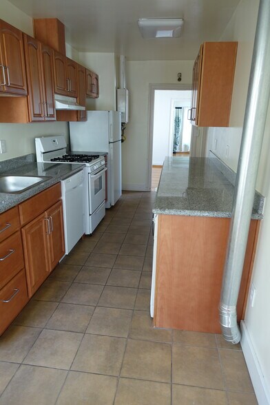 Building Photo - 2573 Virginia St