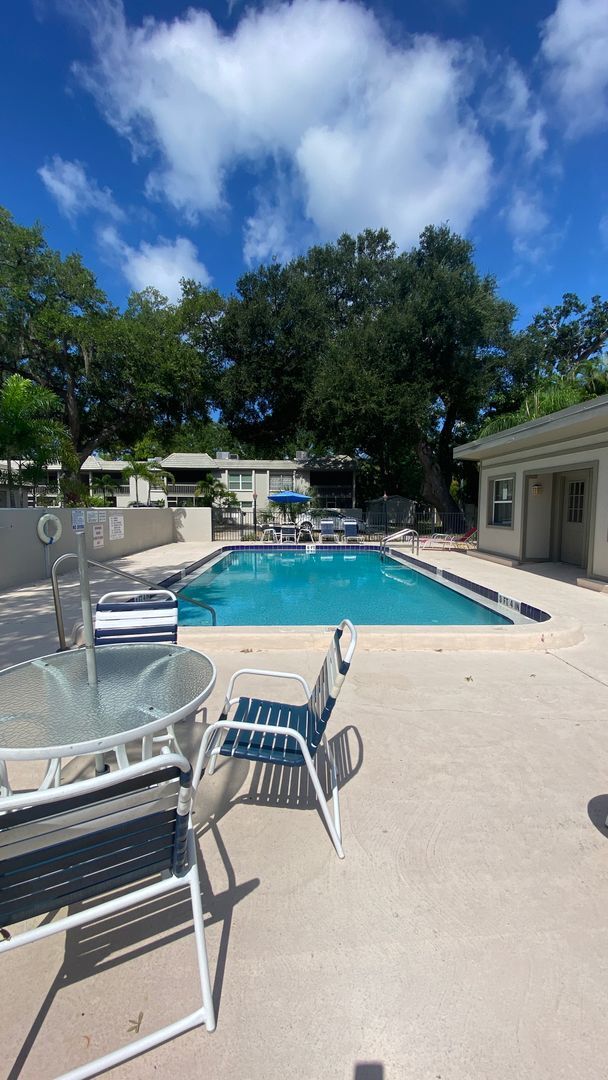 Building Photo - Charming 2/2 Seasonal Rental in Sarasota –...