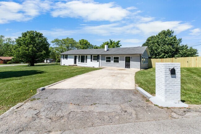 Building Photo - 3 Bedroom Pet Friendly Home For Rent!