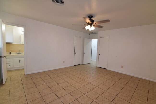 Building Photo - 6414 Grape St
