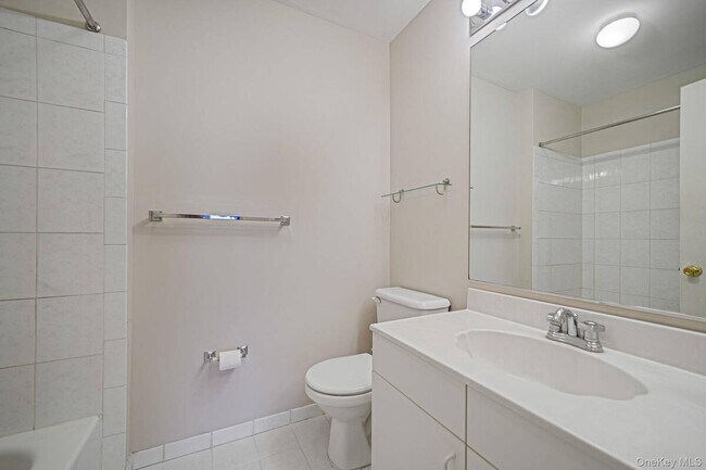 Building Photo - 18 Summerfield Cir