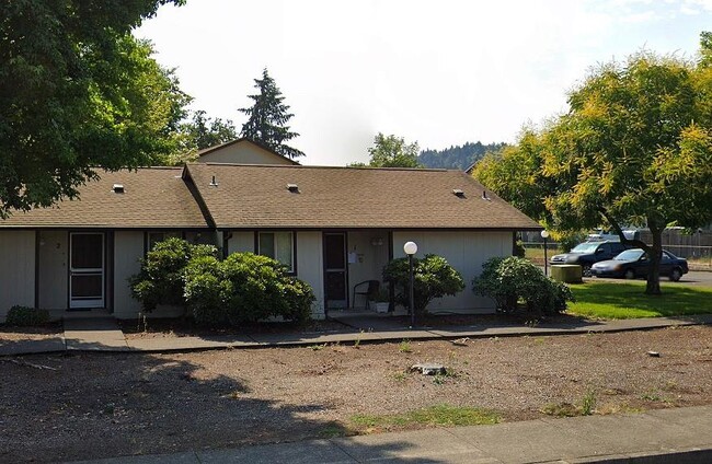 Building Photo - 900 N Douglas Ave
