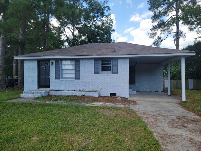 Primary Photo - 2034 Trout Dr