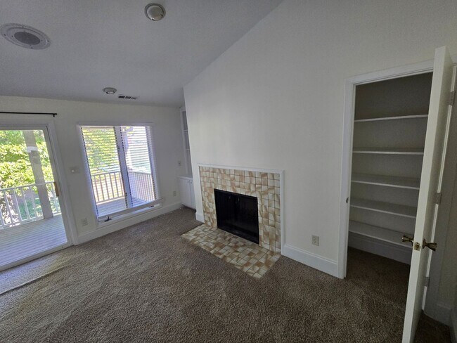 Building Photo - 7401 Mariner Cove Dr