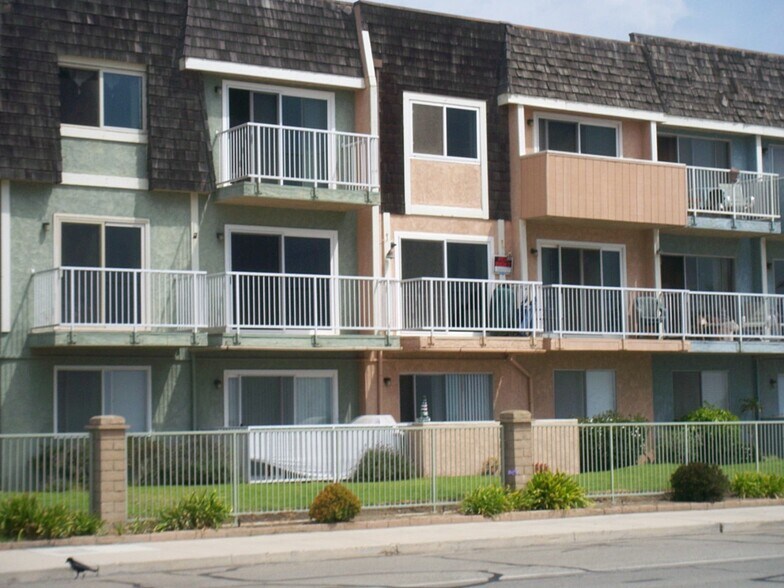 Building Photo - 380 E Surfside Dr