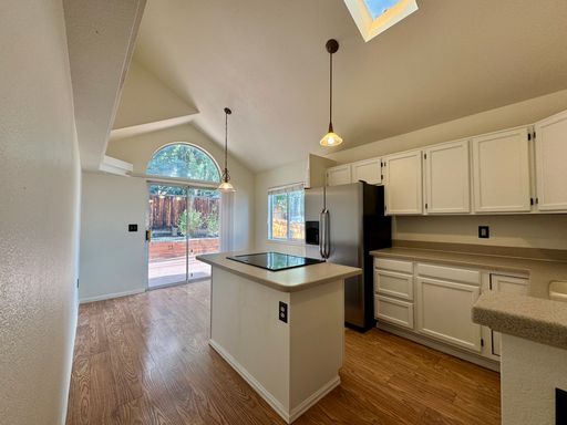Building Photo - Cheery 3 bedroom 2 Bath Home! Available NOW
