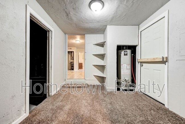 Building Photo - 1135 N Billen Ave