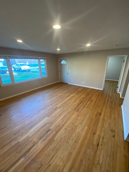 Building Photo - 6708 S 48th St