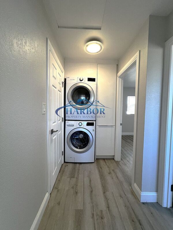 Building Photo - 1166 W 22nd St