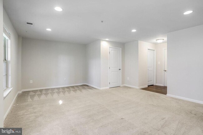 Building Photo - 6325 Posey St