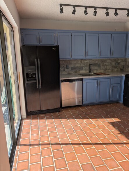 Building Photo - 1713 Park Meadows Dr