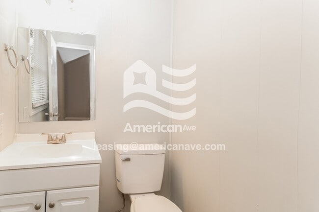 Building Photo - 111 Camellia Cir