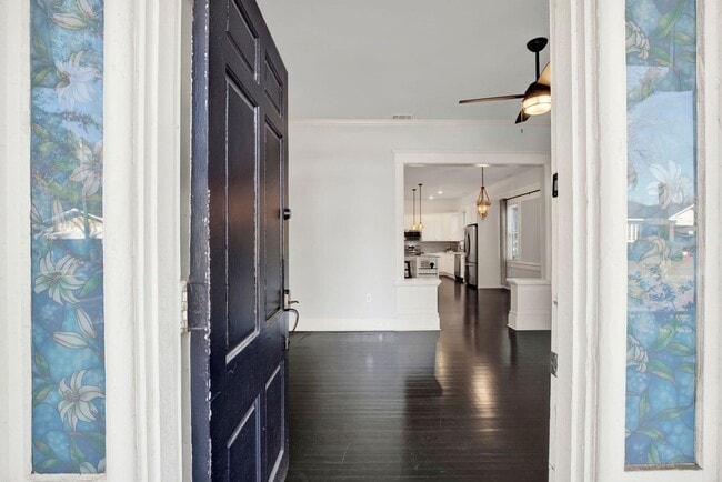 Building Photo - Thomas Square Home