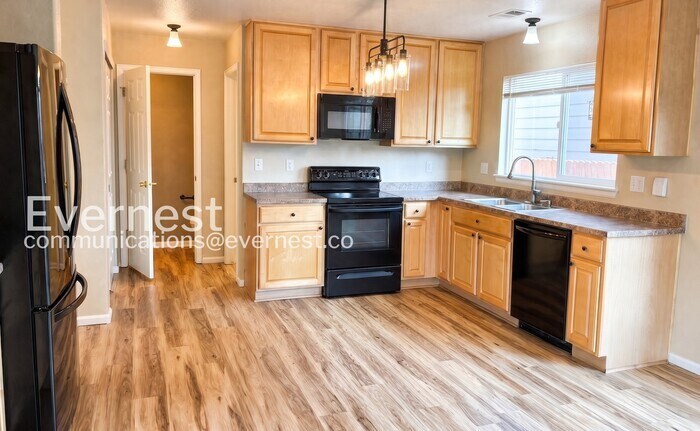Building Photo - 1121 Fenwick Dr