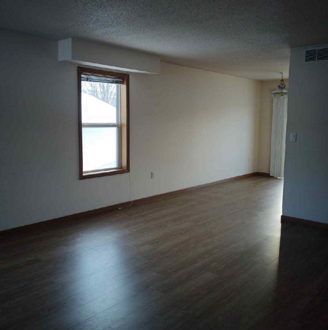 Building Photo - $1,450 | 2 Bedroom, 2.5 Bathroom Town Home...