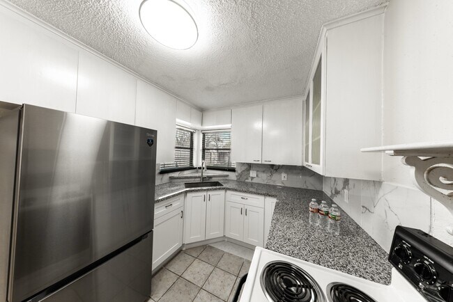 Building Photo - 4710 Glenmont St