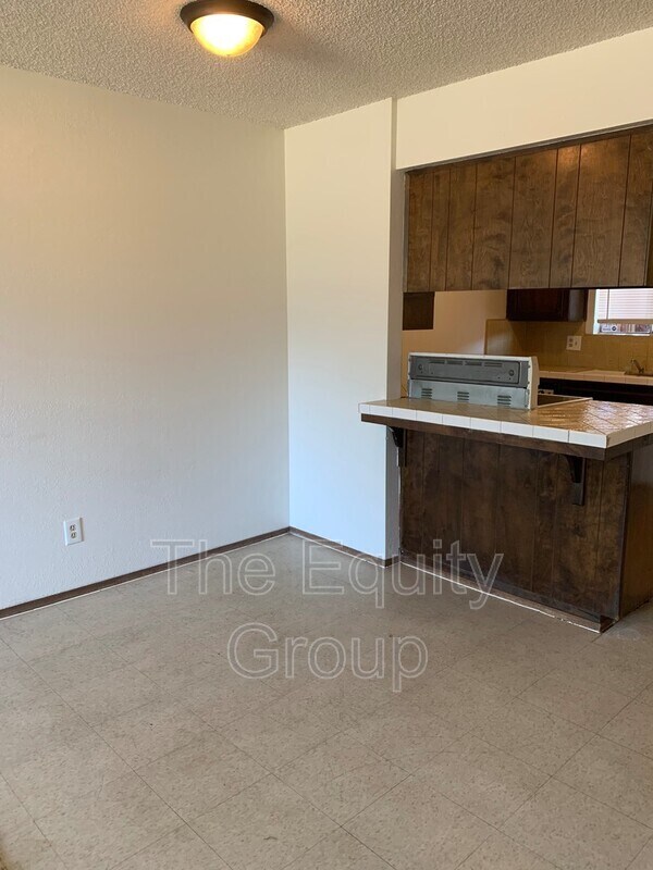 Building Photo - 2532 W Hemlock Ct