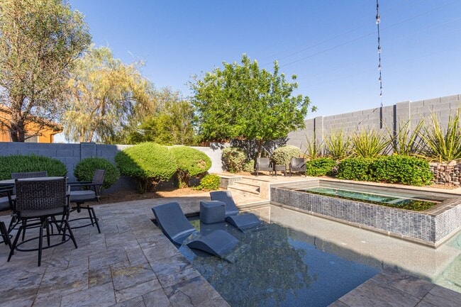 Building Photo - LUXURIOUS Executive Style home in the high...