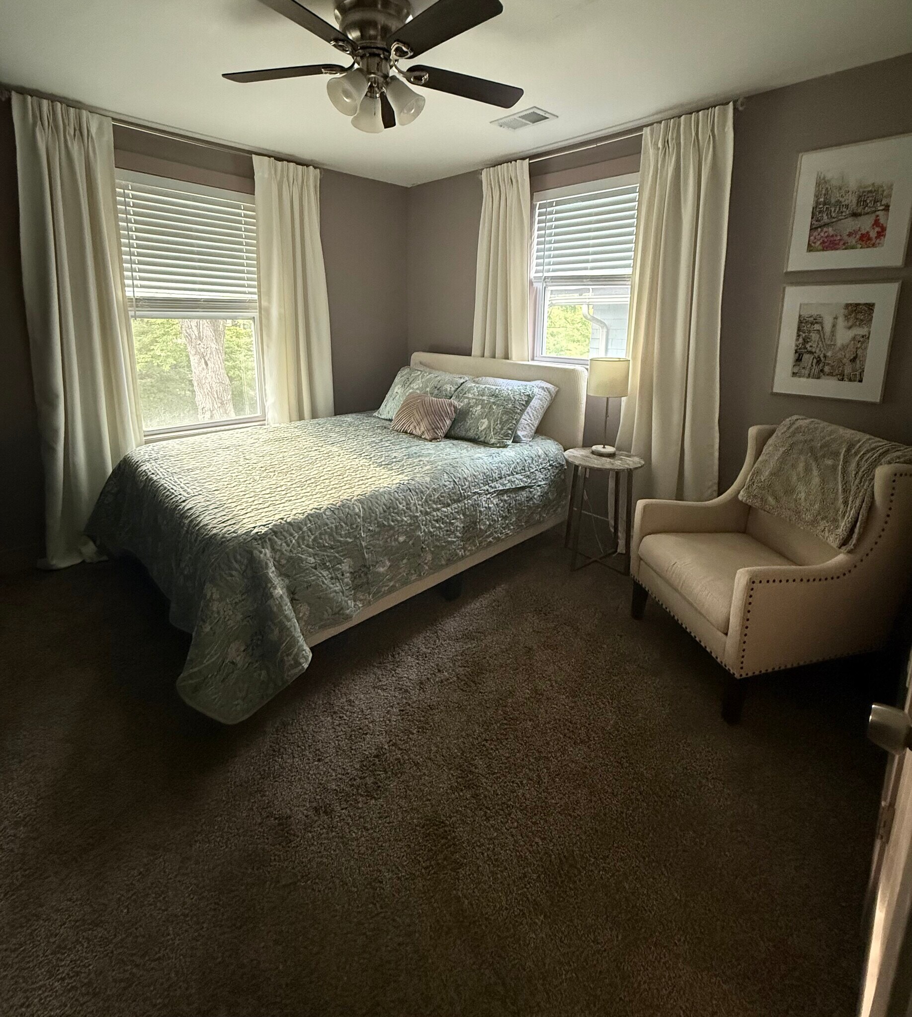2nd floor bedroom - 2627 Campbell St