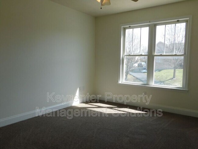 Building Photo - 42 Enchanted View Cir