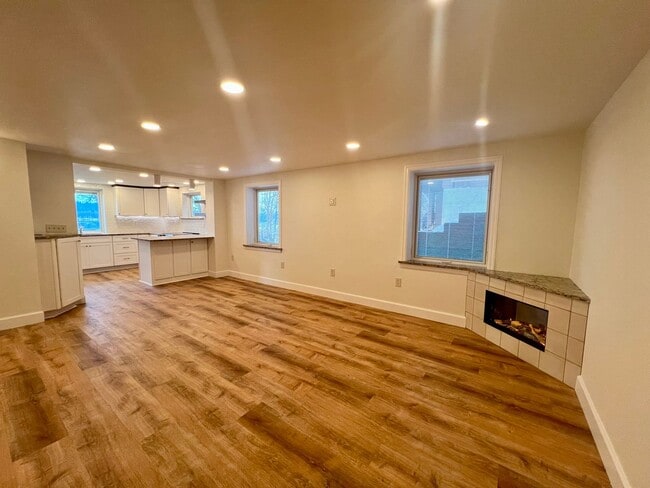 Building Photo - Private Waterfront Apartment