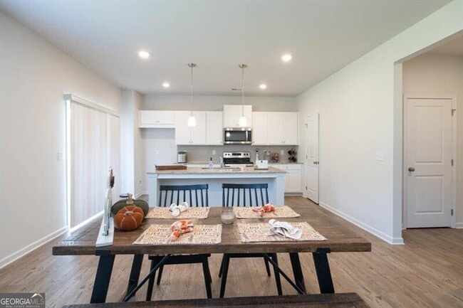 Building Photo - 165 Sweet Briar Wy