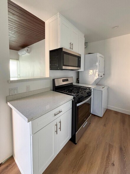 Interior Photo - 116 N Helberta Ave