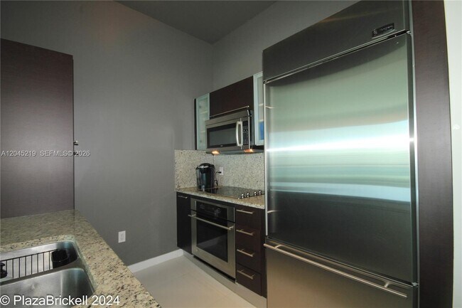 Building Photo - 950 Brickell Bay Dr