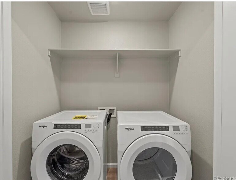 Building Photo - 750 N Shawnee St