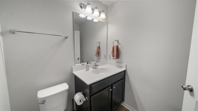 Building Photo - Stylish 3 Bedroom Home in in The Commons – Richmond Hill Living at Its Finest