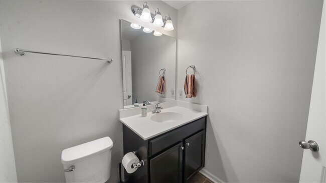 Building Photo - Stylish 3 Bedroom Townhome in The Commons – Richmond Hill Living at Its Finest