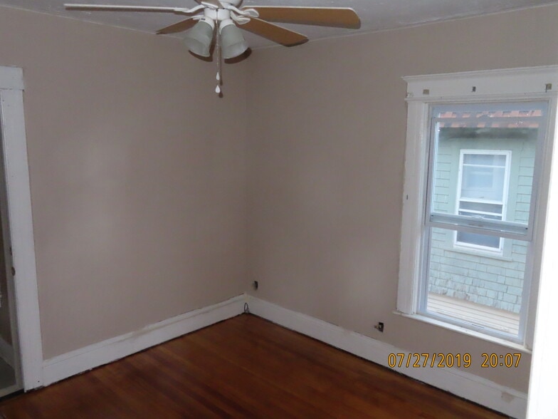 Bedroom - 920 Ackerman Ave