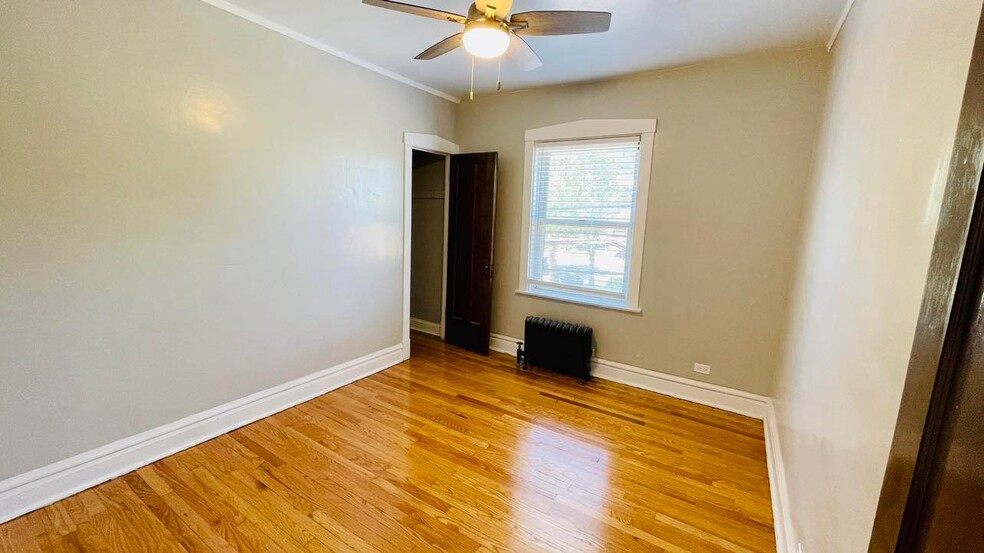 Building Photo - 4211 N Linder Ave