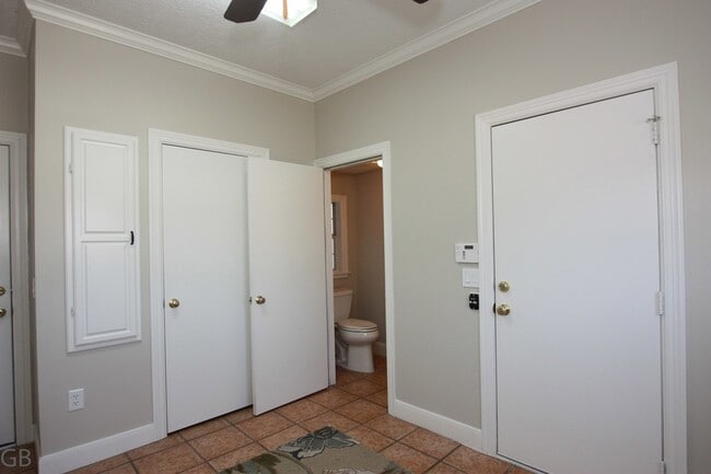 Building Photo - 3235 Country Club Blvd