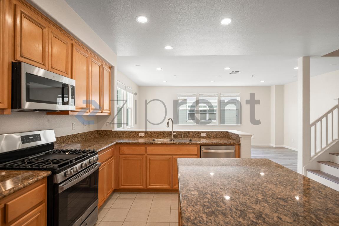 Building Photo - Unit