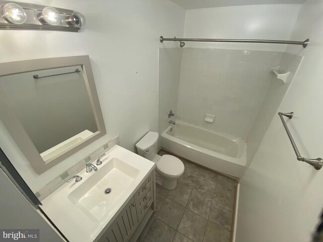 Building Photo - 23 Stoneridge Ct