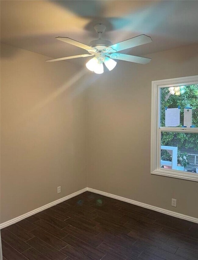 Building Photo - 590 W 3rd St