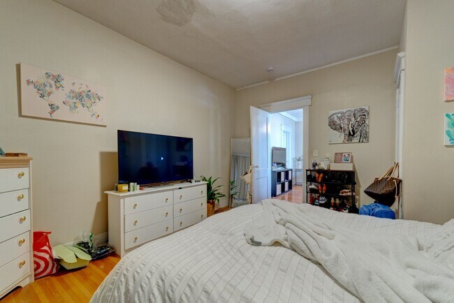 Building Photo - 816 Orange St