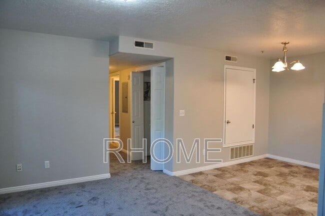 Building Photo - 1430 Westbury Way