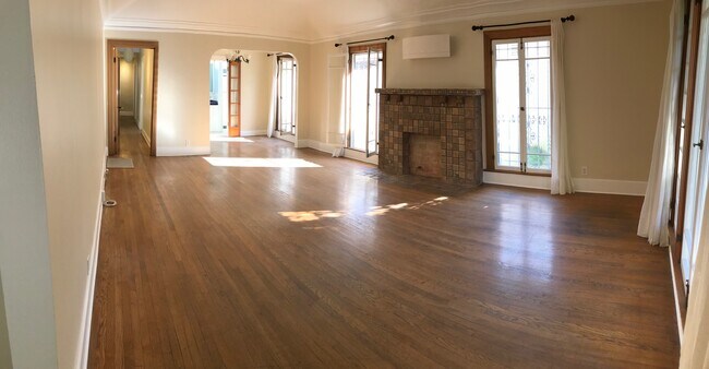LIVING ROOM1 - 1026 Havenhurst Dr