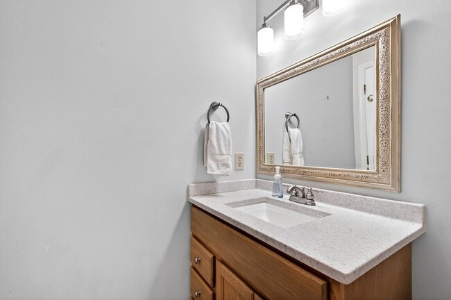 Building Photo - Charming Brick Ranch-Style Cul-de-Sac Home in Garner!