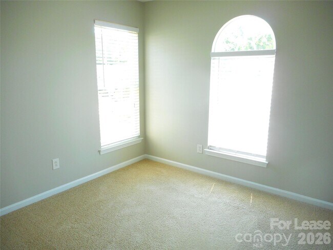 Building Photo - 1018 Fountainbrook Dr