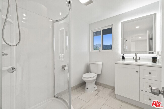 Building Photo - 1060 Palisair Pl